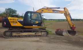 Гусеничный экскаватор JCB JS-180